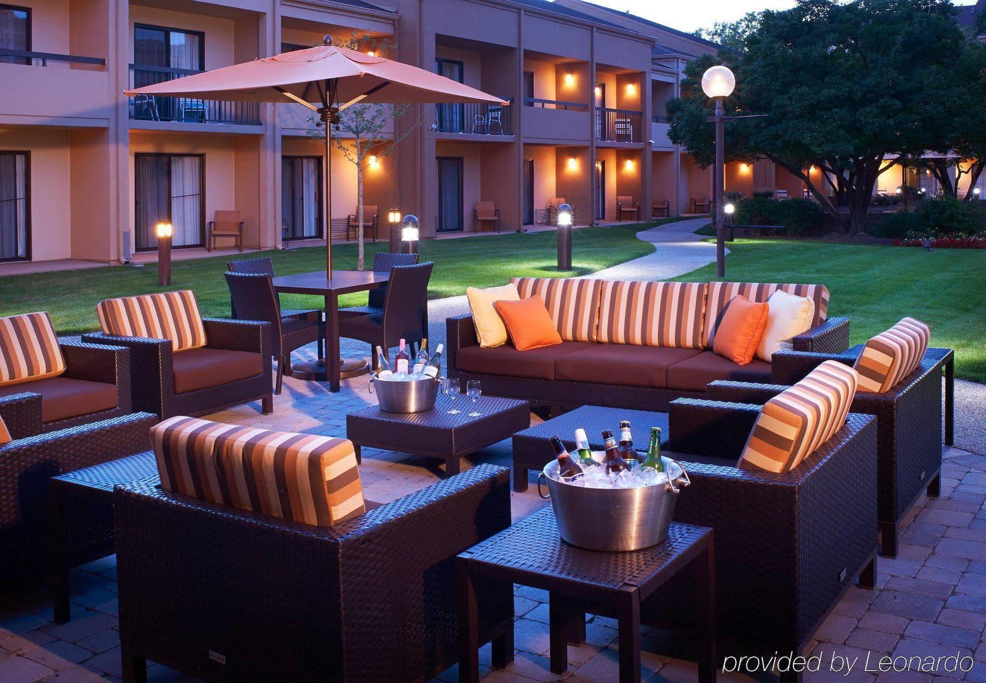 Courtyard Chicago Arlington Heights/South Hotel Exterior photo